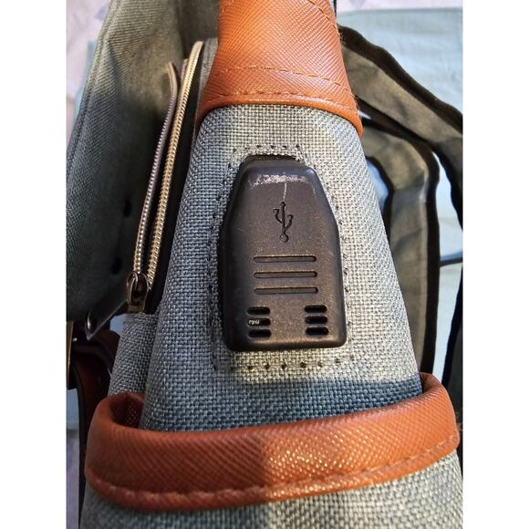 Mancio Green Laptop Business Backpack With USB Charging Port for Travelling - Picture 9 of 10